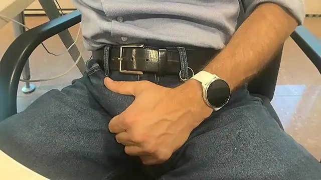 alessandroman2114 online show from October 2025 04:04:01 PM