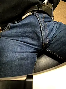 alessandroman2114 online show from December 2025 06:02:02 PM