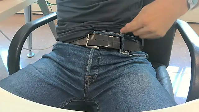 alessandroman2114 online show from September 2025 10:25:01 AM