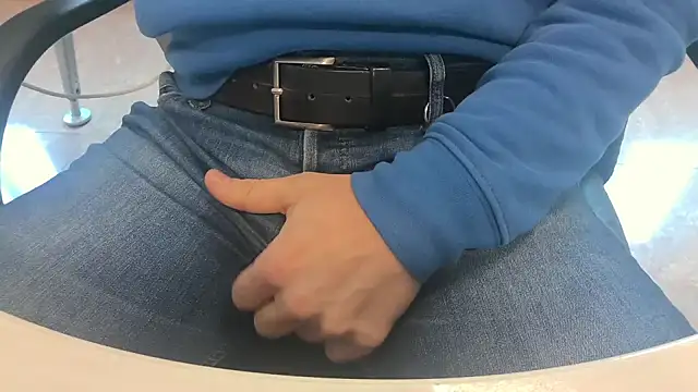 alessandroman2114 online show from March 2026 11:08:01 AM