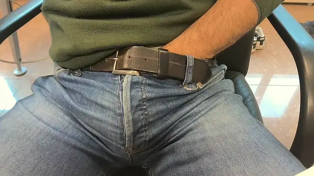 alessandroman2114 online show from April 2026 04:58:02 PM