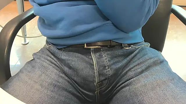 alessandroman2114 online show from May 2026 10:22:01 AM