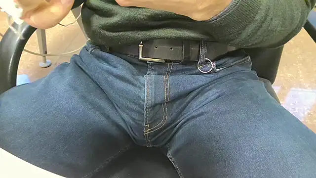 alessandroman2114 online show from March 2026 05:07:02 PM