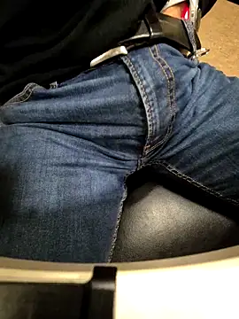 alessandroman2114 online show from December 2025 06:34:02 PM