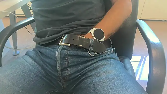 alessandroman2114 online show from September 2025 10:37:02 AM