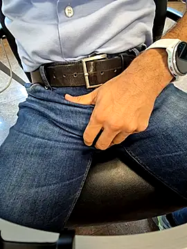 alessandroman2114 online show from September 2025 10:33:01 AM