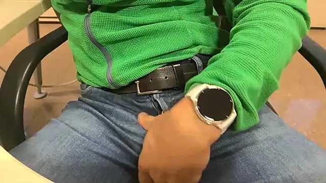 alessandroman2114 online show from November 2025 04:01:02 PM