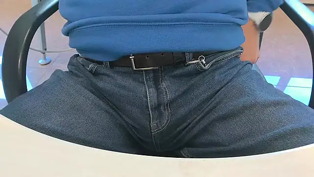 alessandroman2114 online show from January 2026 11:39:02 AM