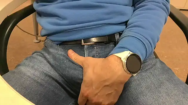 alessandroman2114 online show from February 2026 05:45:01 PM