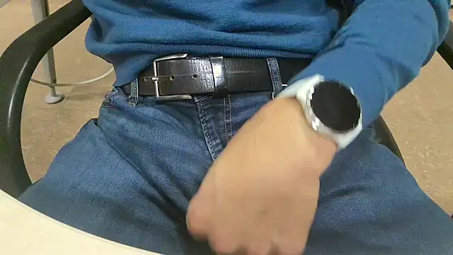 alessandroman2114 online show from December 2025 05:34:02 PM