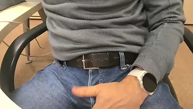 alessandroman2114 online show from February 2026 05:11:02 PM