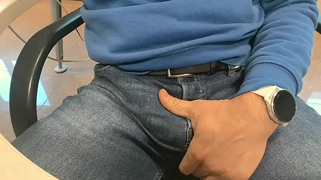 alessandroman2114 online show from February 2026 11:21:02 AM