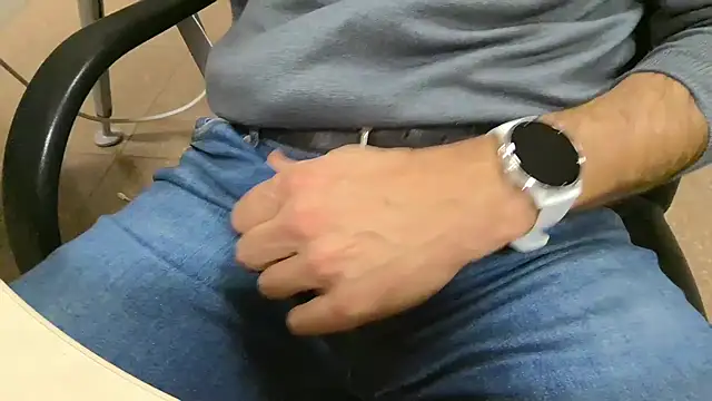 alessandroman2114 online show from November 2025 05:19:02 PM