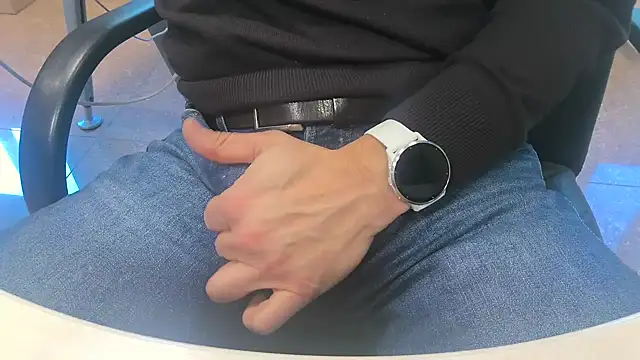 alessandroman2114 online show from April 2026 04:37:01 PM