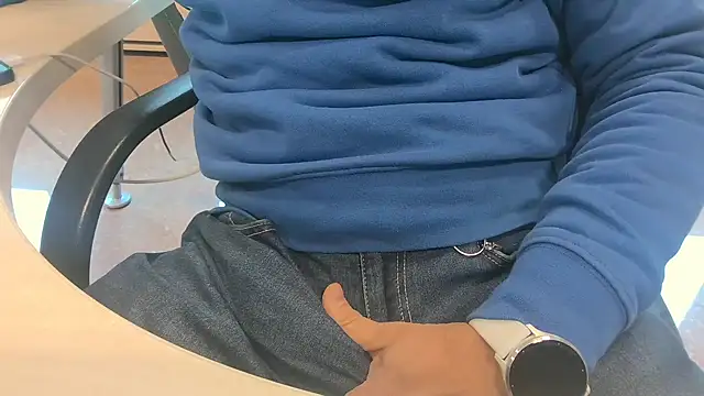 alessandroman2114 online show from January 2026 11:13:01 AM