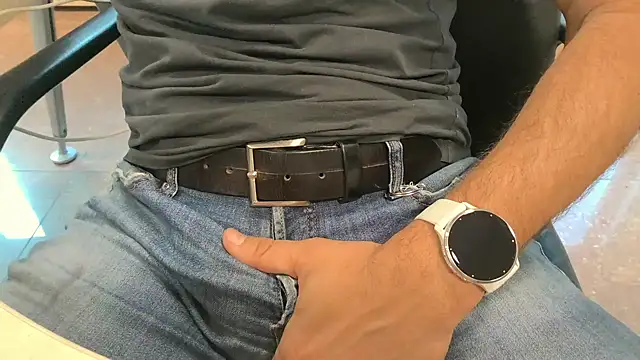 alessandroman2114 online show from October 2025 04:08:01 PM