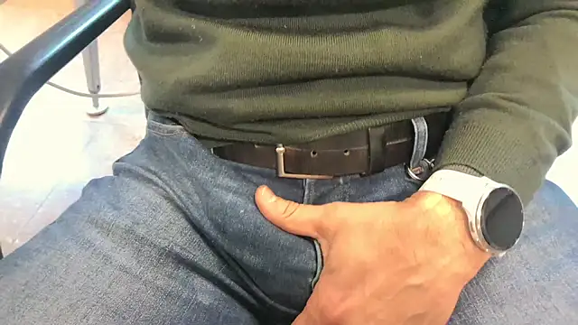 alessandroman2114 online show from February 2026 11:29:01 AM