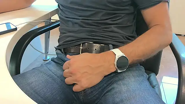 alessandroman2114 online show from September 2025 03:56:02 PM