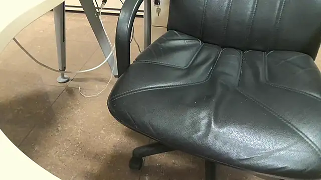 alessandroman2114 online show from November 2025 05:38:01 PM