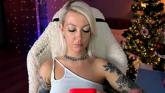 tykioty Miley online show from December 2025 04:07:01 PM