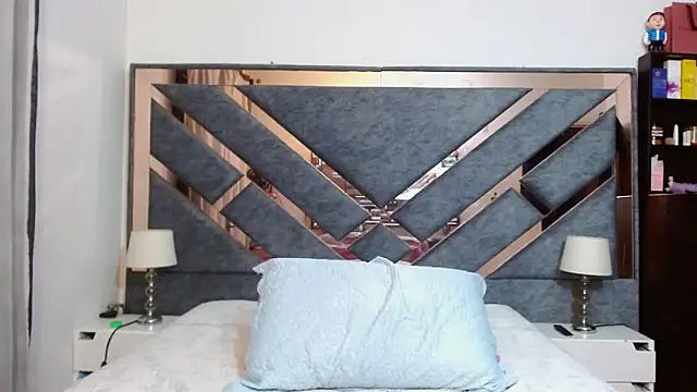 KarlaTesg online show from December 2025 10:39:01 AM