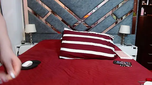 KarlaTesg online show from November 2025 09:15:01 PM