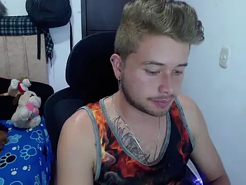 JOHANLEON1 online show from October 2025 09:51:02 PM