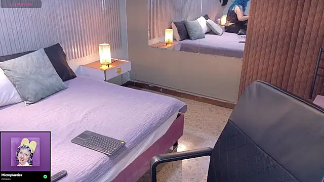 Eli666uwu online show from November 2025 11:21:01 AM