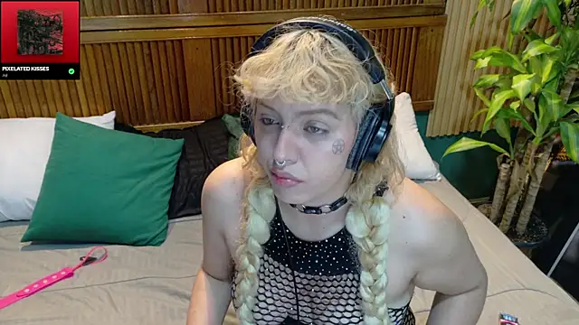 Eli666uwu online show from October 2025 12:30:01 AM