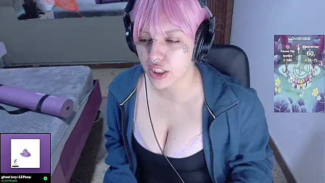 Eli666uwu online show from October 2025 04:07:02 PM