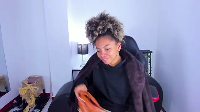 stacie  rouse online show from February 2025 04:43:01 AM