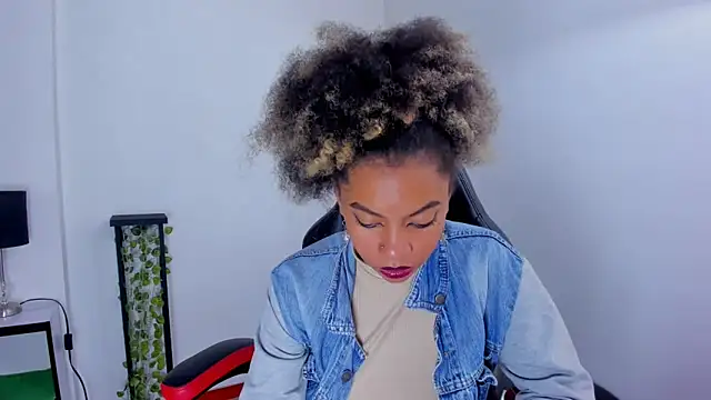 stacie  rouse online show from March 2025 07:25:02 AM