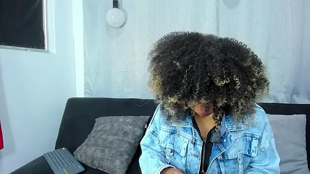 stacie  rouse online show from March 2025 09:37:01 PM