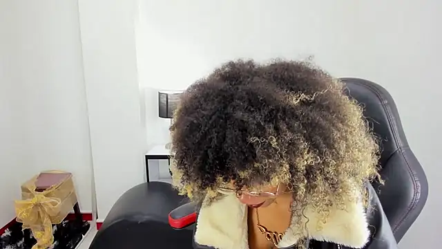 stacie  rouse online show from February 2025 03:09:02 AM