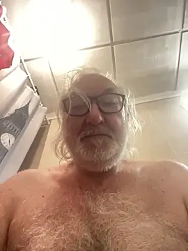 Snapshot of EroticVenetian chatting on April 2026 09:21:01 PM EroticVenetian online show from April 2026 09:21:01 PM