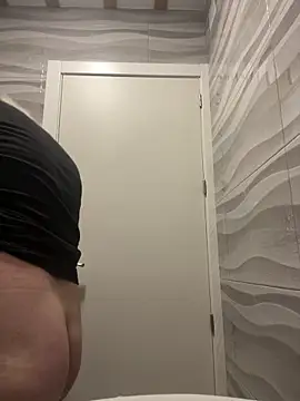 Snapshot of EroticVenetian chatting on April 2026 03:38:02 PM EroticVenetian online show from April 2026 03:38:02 PM