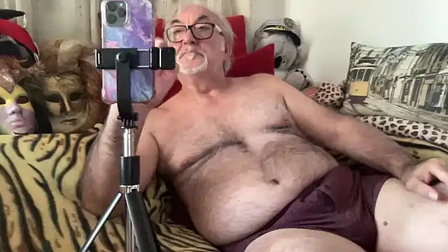 Snapshot of EroticVenetian chatting on September 2025 08:21:02 AM EroticVenetian online show from September 2025 08:21:02 AM