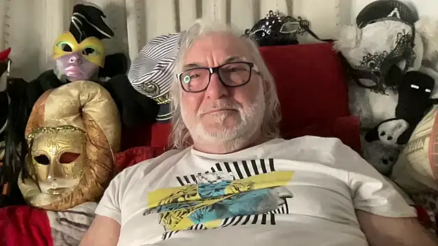 Snapshot of EroticVenetian chatting on April 2026 10:02:02 PM EroticVenetian online show from April 2026 10:02:02 PM