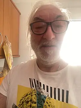 Snapshot of EroticVenetian chatting on April 2026 01:41:01 PM EroticVenetian online show from April 2026 01:41:01 PM