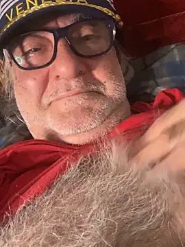 Snapshot of EroticVenetian chatting on December 2025 06:31:02 PM EroticVenetian online show from December 2025 06:31:02 PM