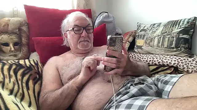Snapshot of EroticVenetian chatting on October 2025 10:50:02 AM EroticVenetian online show from October 2025 10:50:02 AM