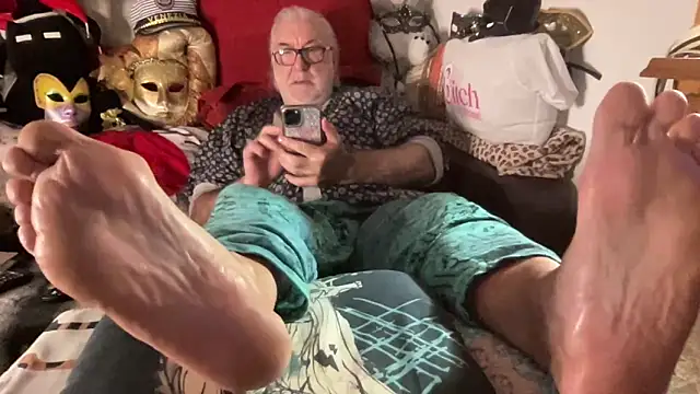 Snapshot of EroticVenetian chatting on December 2025 06:57:01 AM EroticVenetian online show from December 2025 06:57:01 AM