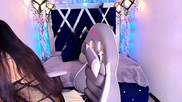 Karla hernandez  online show from October 2025 12:17:01 PM