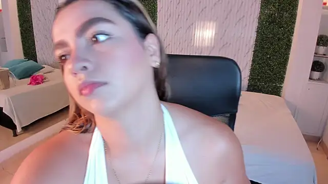 ambarcarterr online show from September 2025 03:50:01 PM