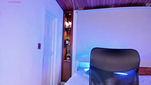 ambarcarterr online show from March 2025 05:06:02 PM