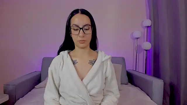 miadaniells hot online show from April 2026 12:01:02 PM