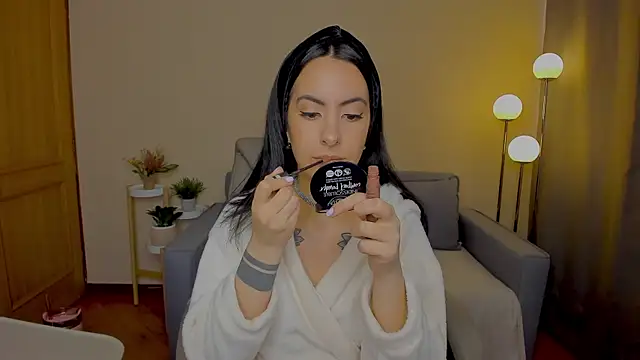 miadaniells hot online show from November 2025 03:23:02 PM