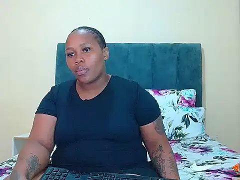 Snapshot of curvycloe1 chatting on May 2026 12:12:02 PM curvycloe1 online show from May 2026 12:12:02 PM