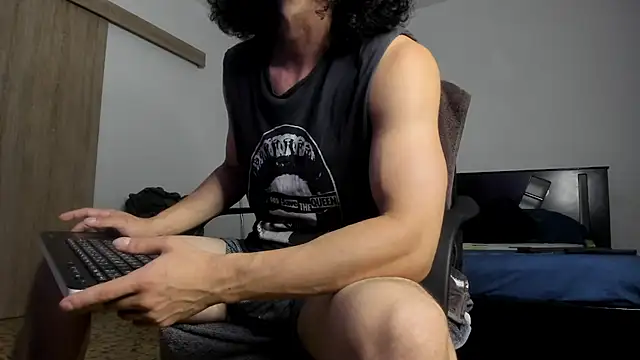 Snapshot of TristanWoods chatting on June 2026 12:33:01 PM TristanWoods online show from June 2026 12:33:01 PM