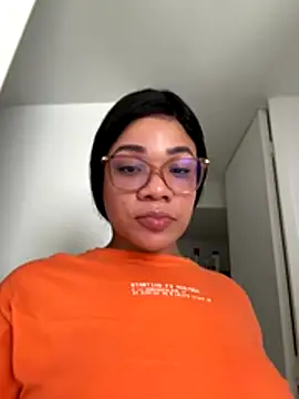 ashley Tompson1 online show from November 2025 01:00:01 PM